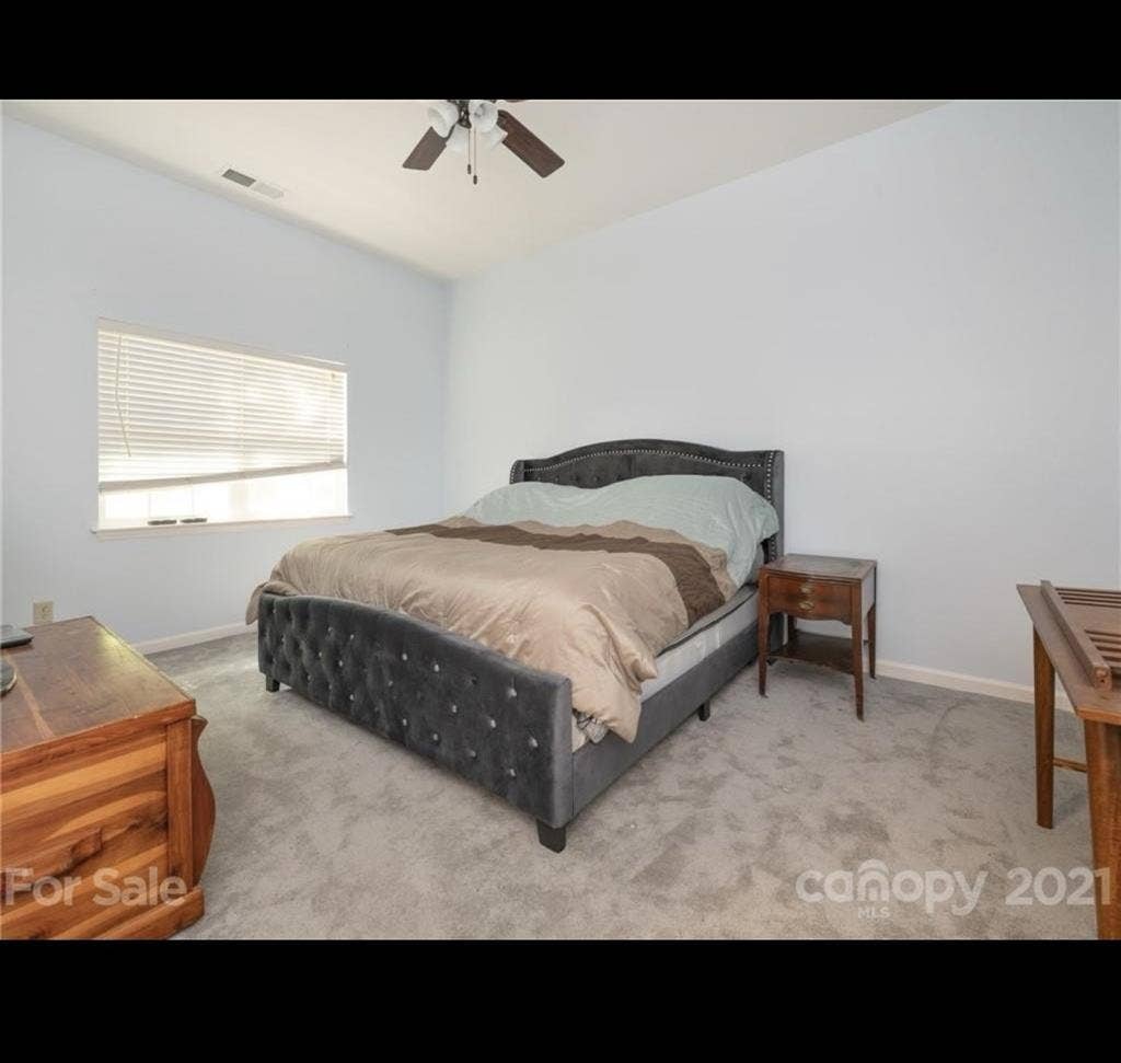 Master bedroom w private bathroom