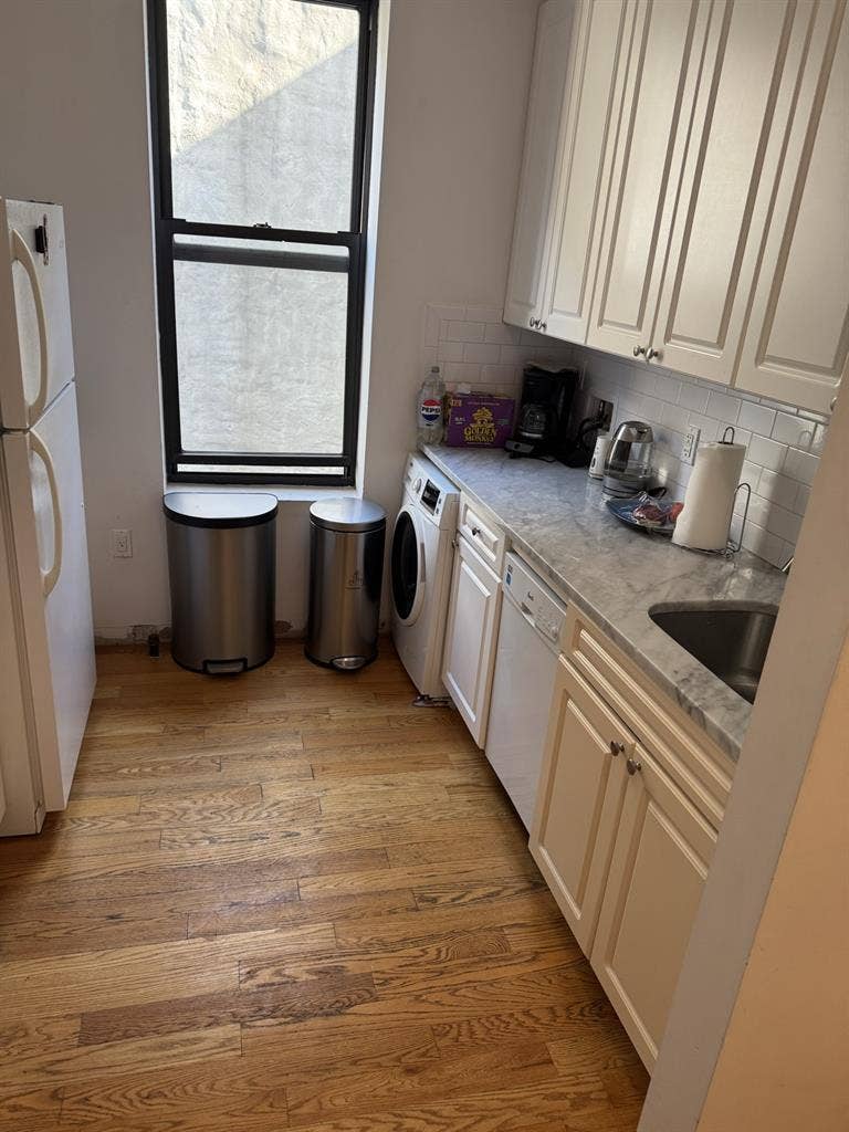 Room in 3 bedroom furnished walk up