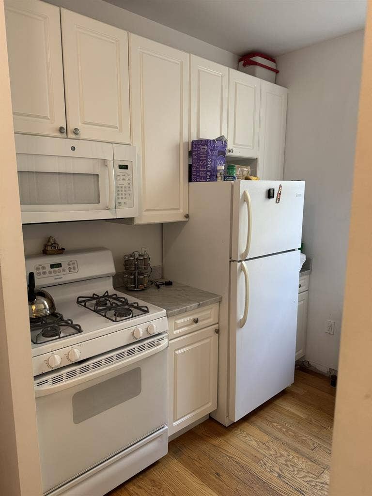 Room in 3 bedroom furnished walk up