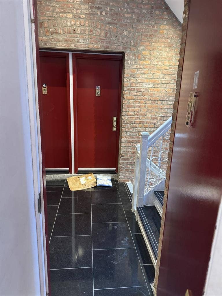 Room in 3 bedroom furnished walk up