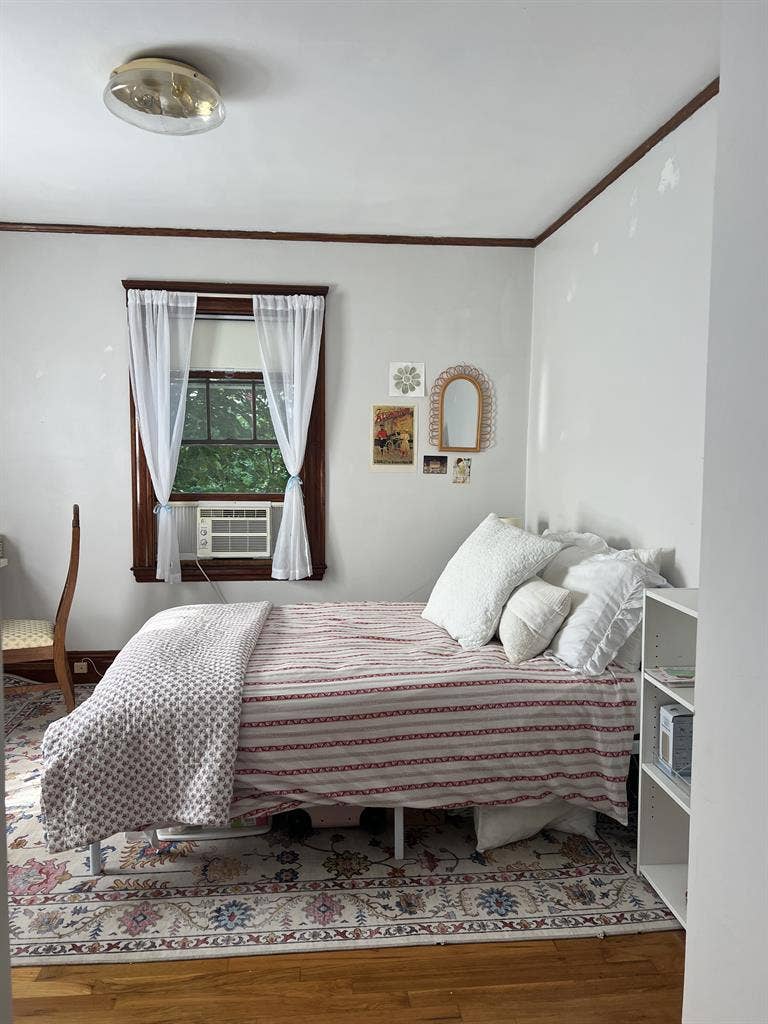 Cute Furnished Room in Somerville