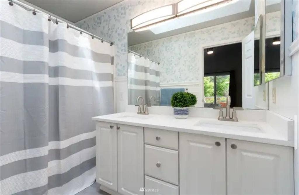 Master suite for rent