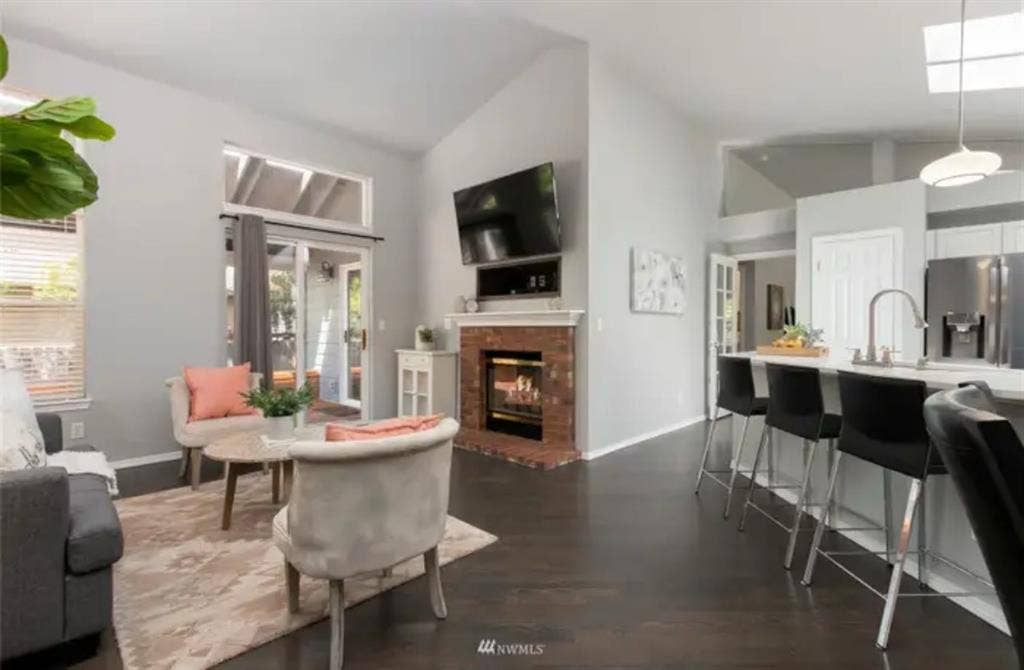 Master suite for rent