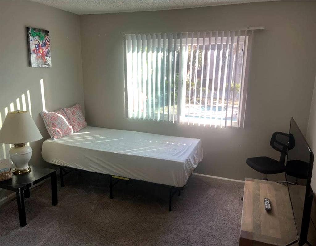 Rent a room in Westminster garden