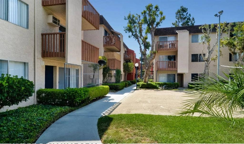 Rent a room in Westminster garden