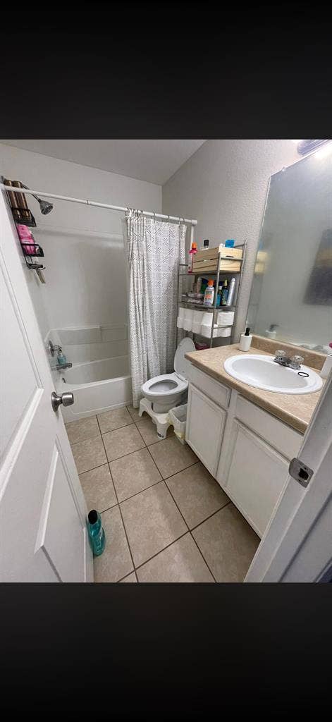 Room for rent in Englewood