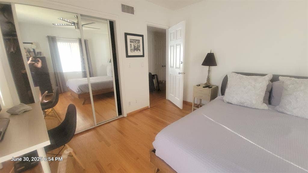 Prime Furnished Room in Encino