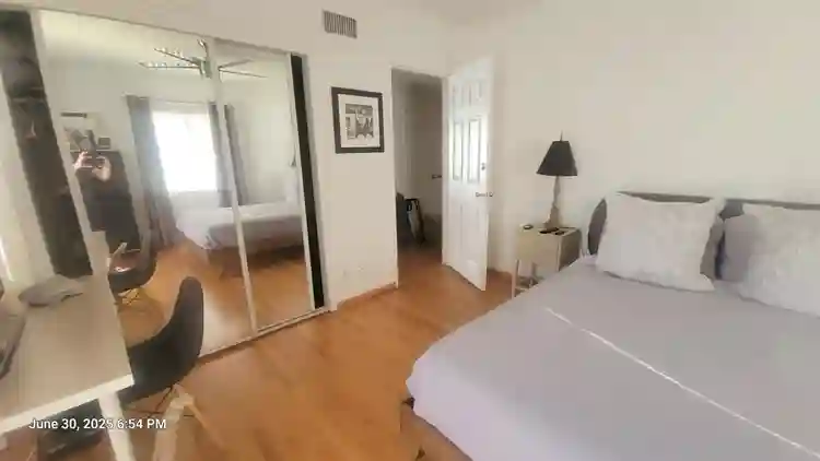 Prime Furnished Room in Encino