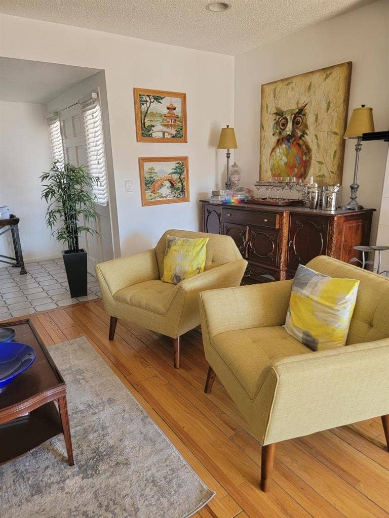 Prime Furnished Room in Encino