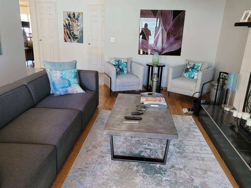 Prime Furnished Room in Encino