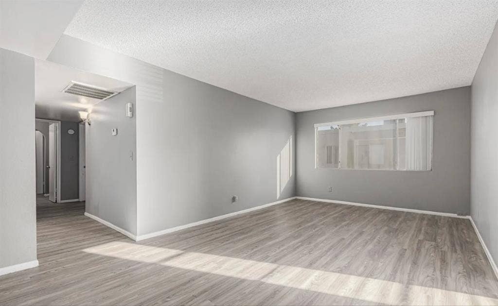 I need a roommate for DECEMBER