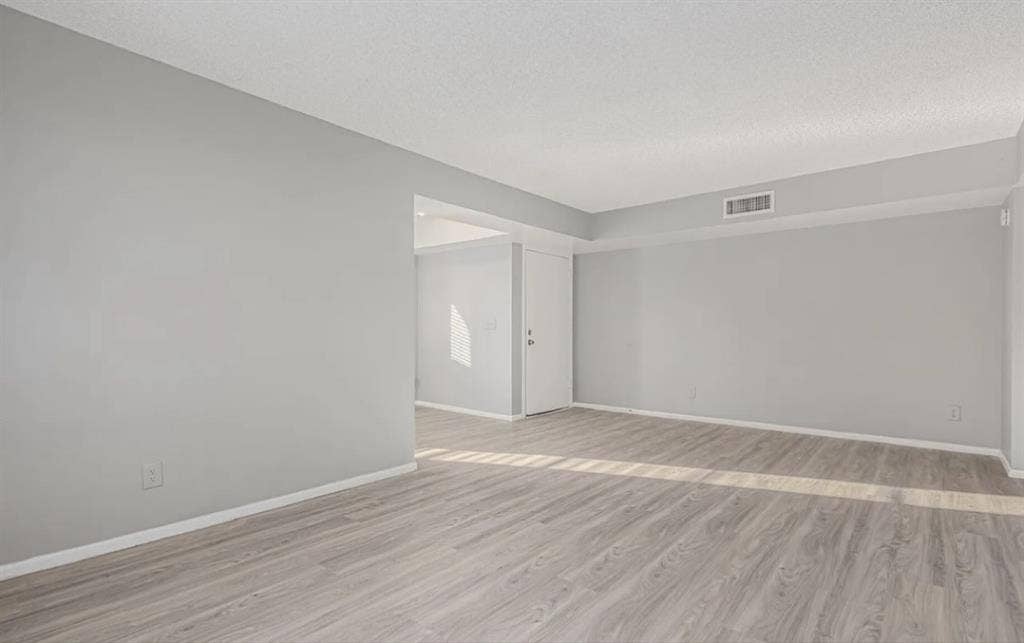 I need a roommate for DECEMBER