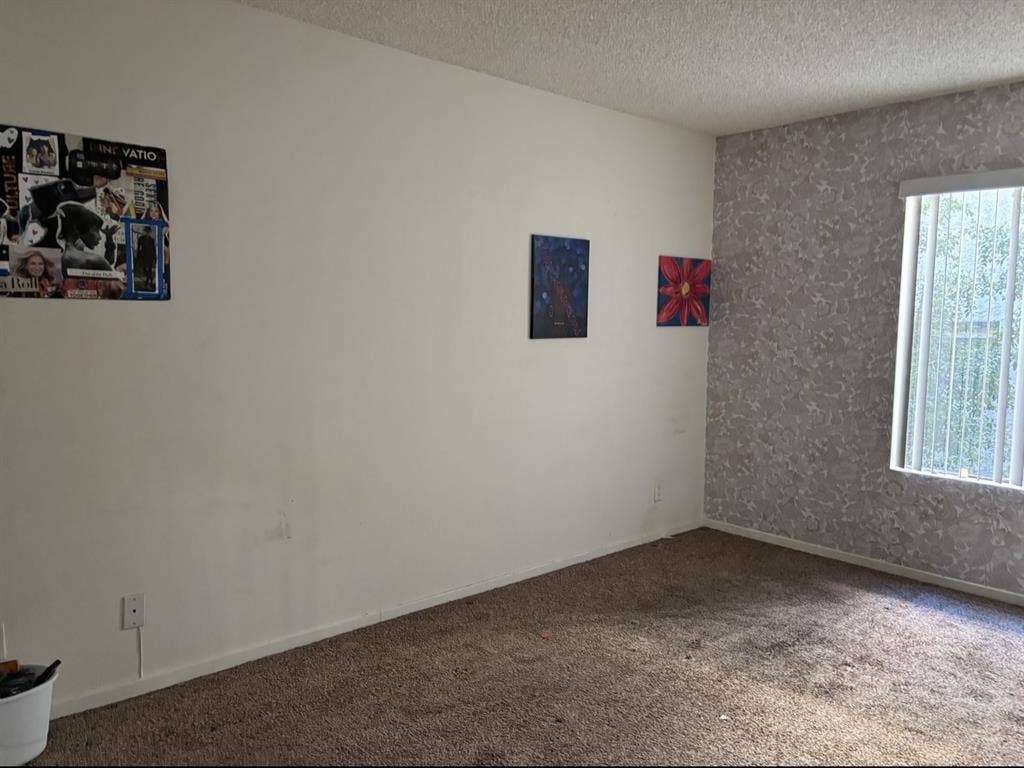 Spacious Room with Large Bathroom