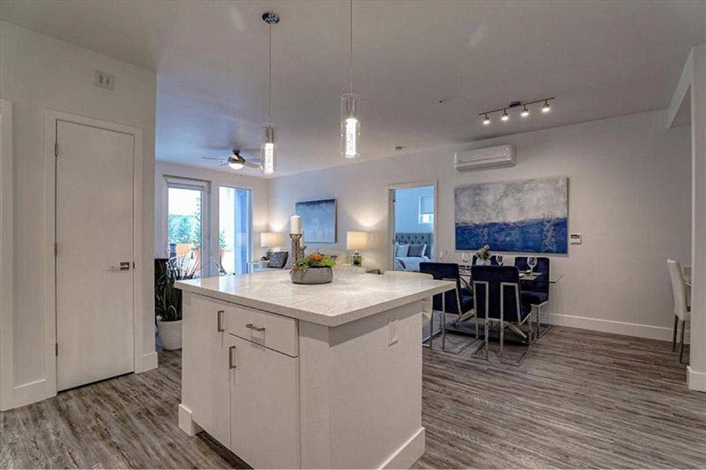 Looking for a roommate in a b