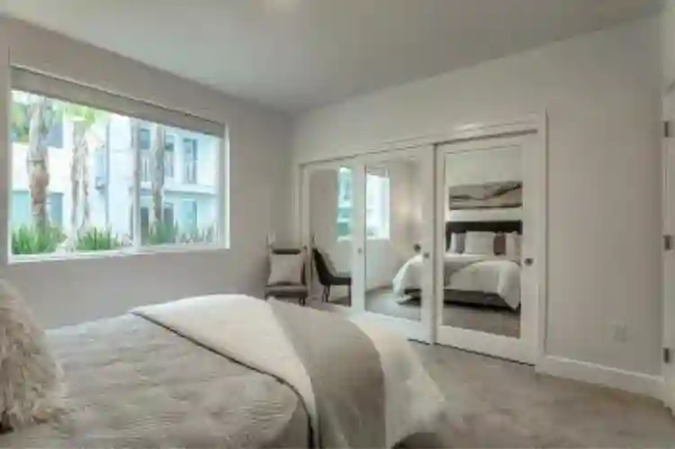 Looking for a roommate in a b