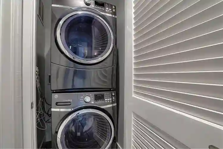 Looking for a roommate in a b