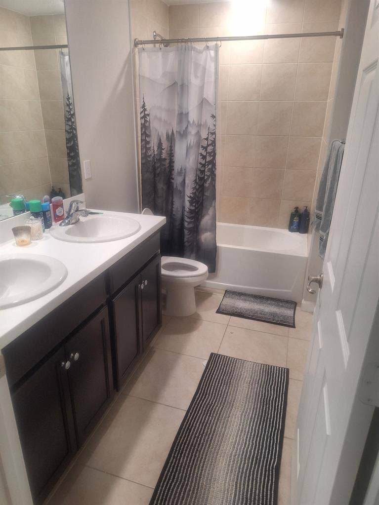 One room available in  bath