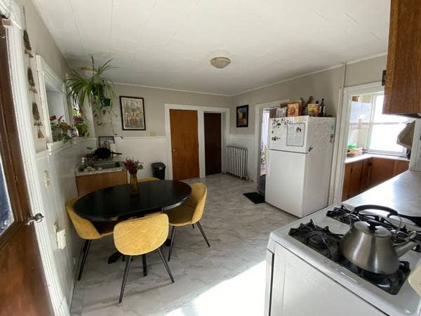 $  Room in Easthampton