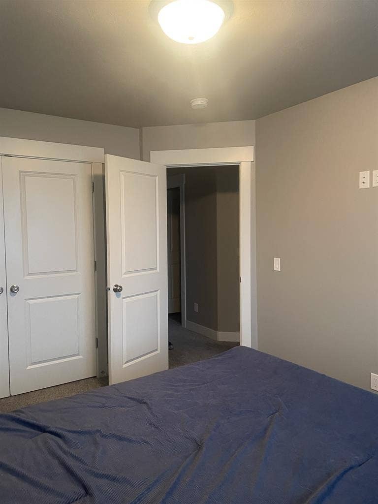 Townhome rooms for rent