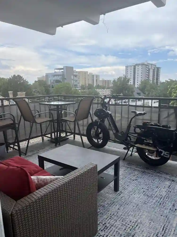 Beautiful Cap Hill apartment