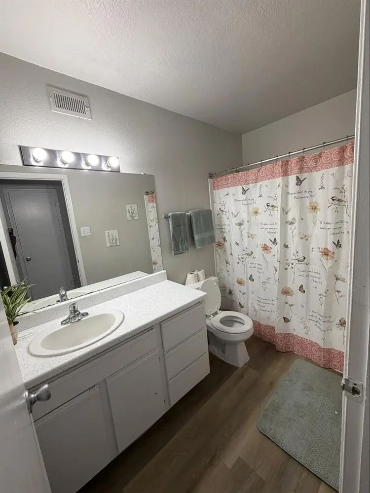 *MASTER BEDROOM AVAILABLE NOW*