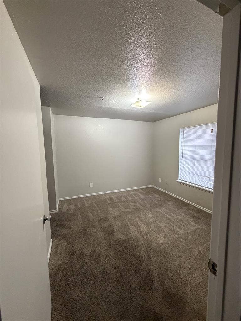 *MASTER BEDROOM AVAILABLE NOW*