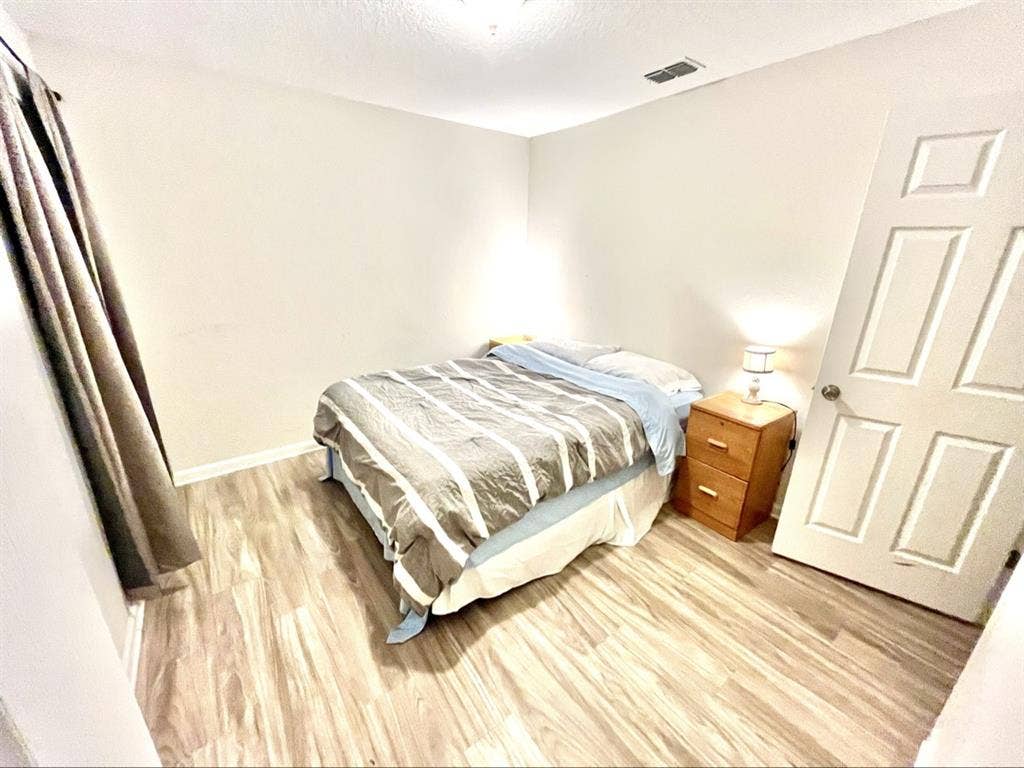 Private Room with Shared Bathroom