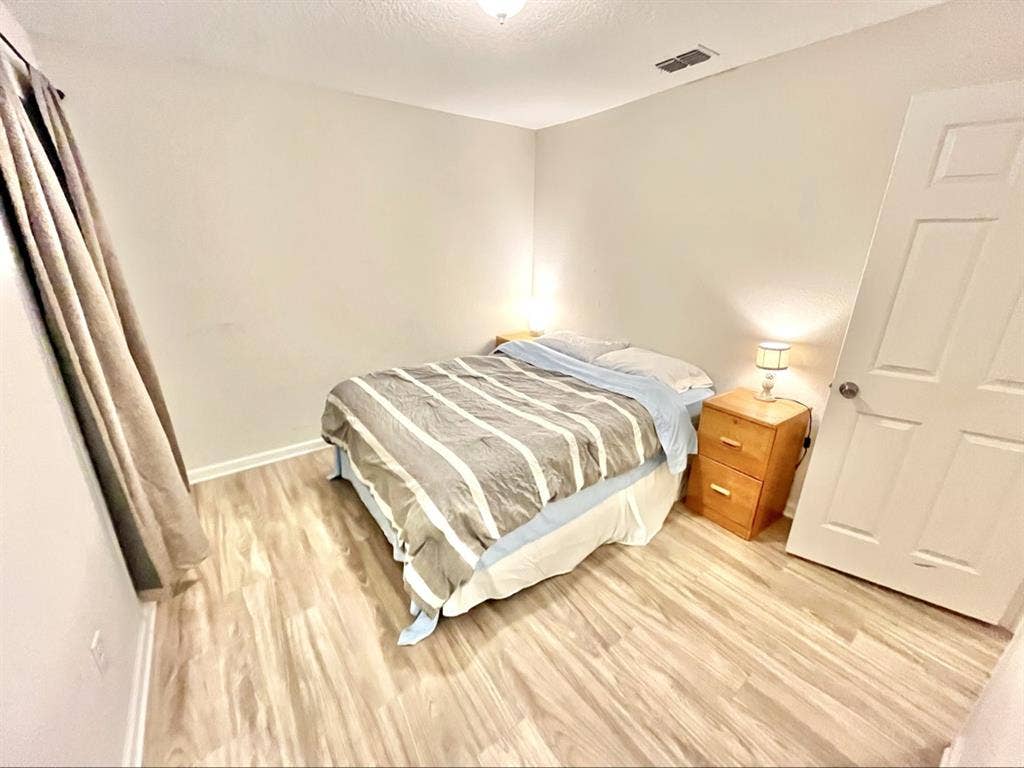 Private Room with Shared Bathroom