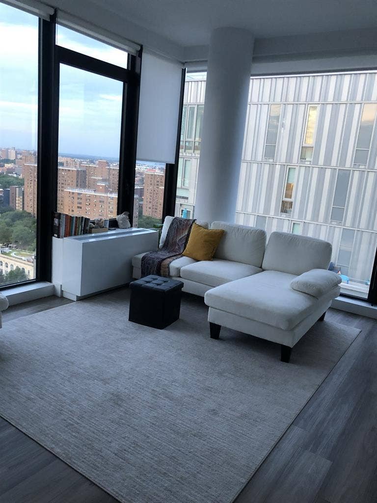 Looking for a roommate for a month