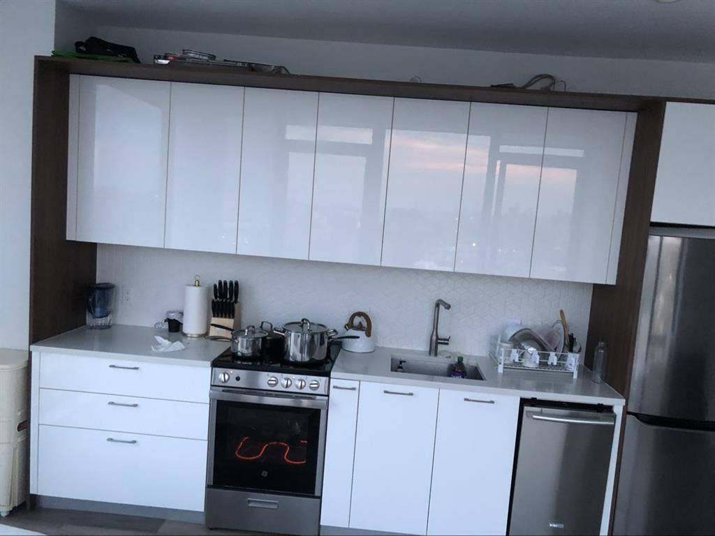 Looking for a roommate for a month