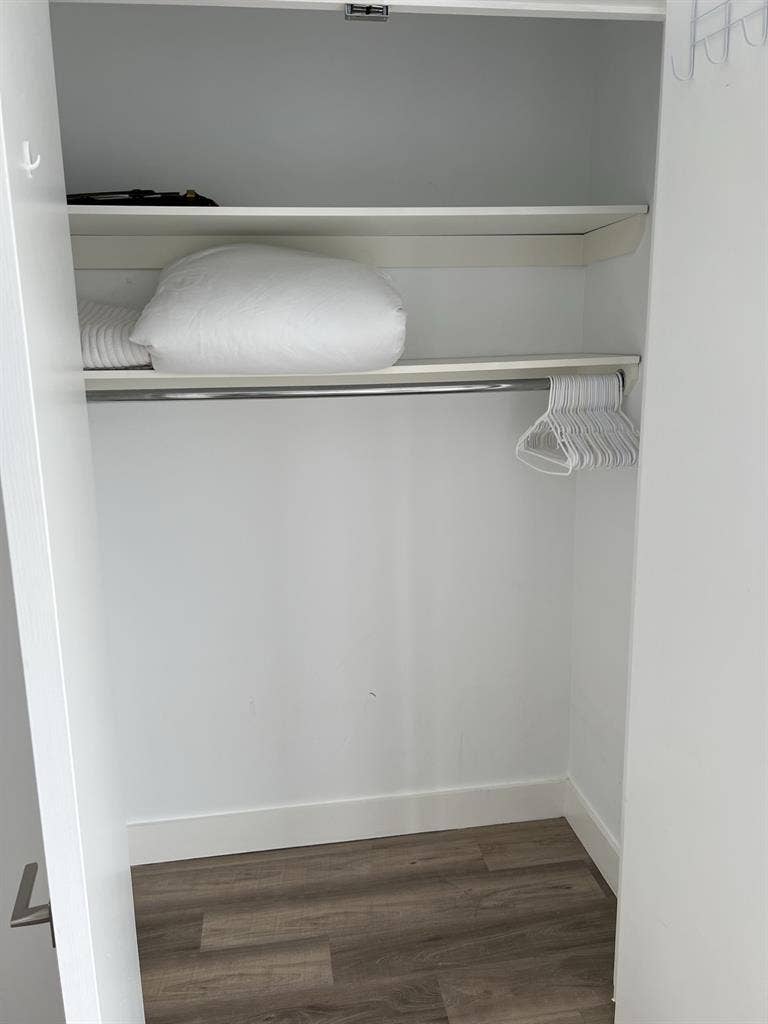 Looking for a roommate for a month