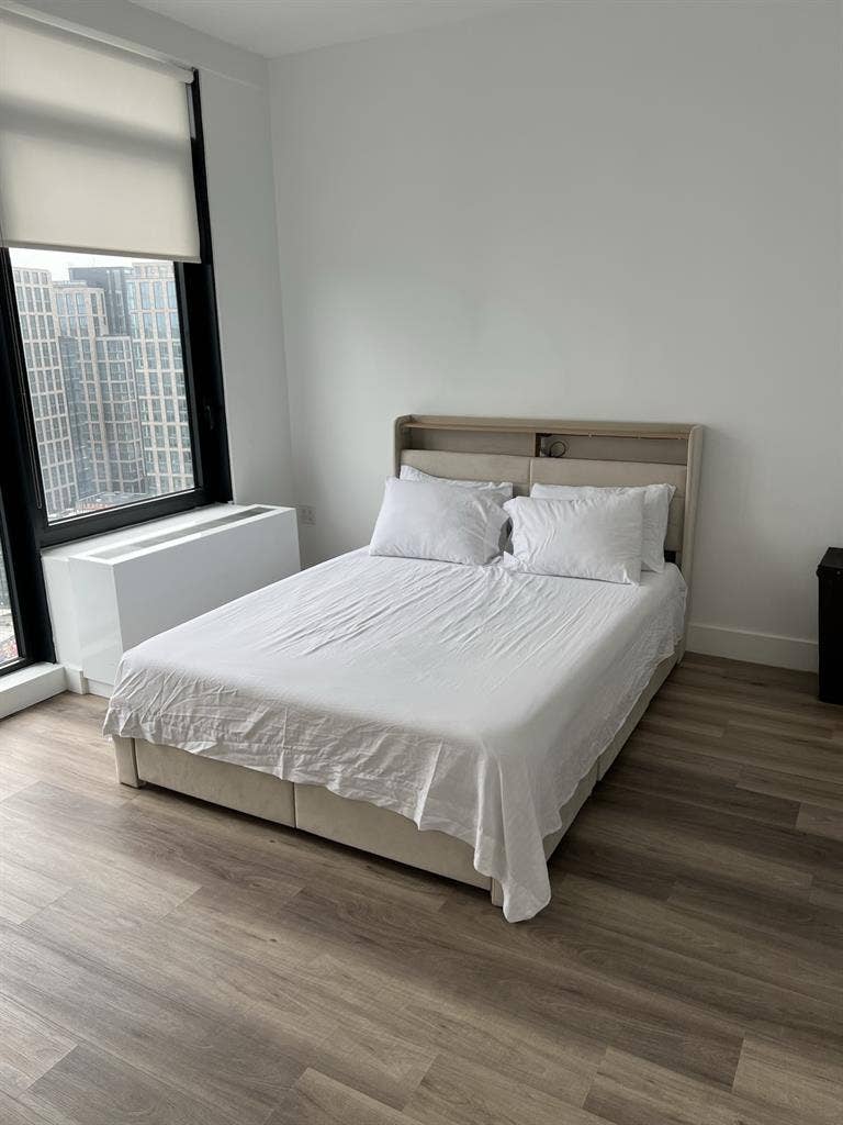 Looking for a roommate for a month