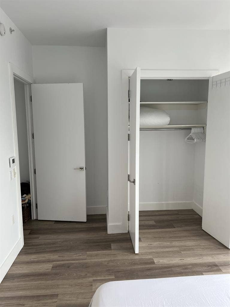 Looking for a roommate for a month