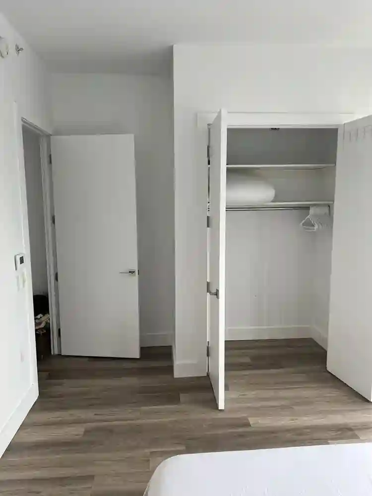 Looking for a roommate for a month