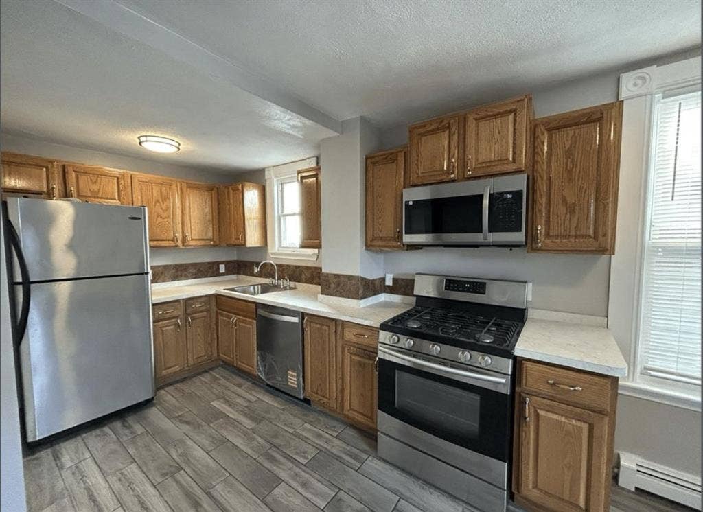 Room for rent in East Boston!!!!