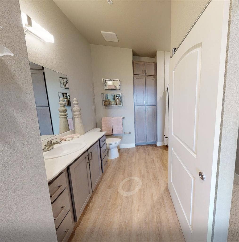 Female roommate for b