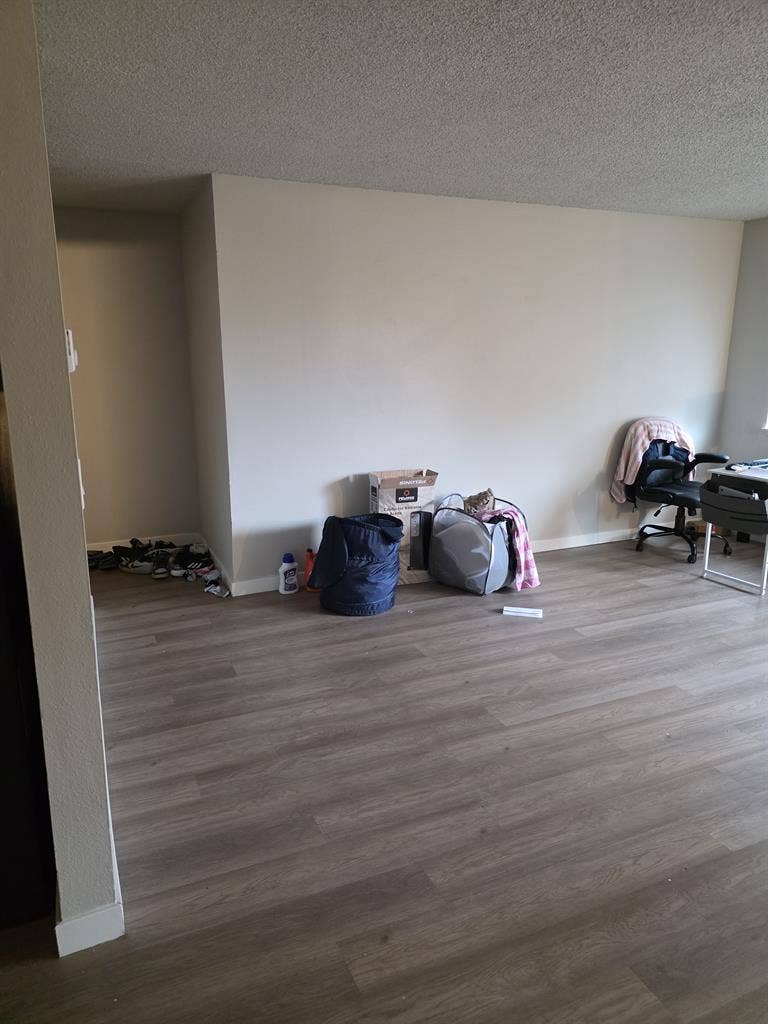 1 private room available