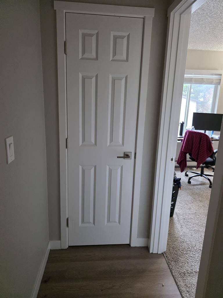 1 private room available