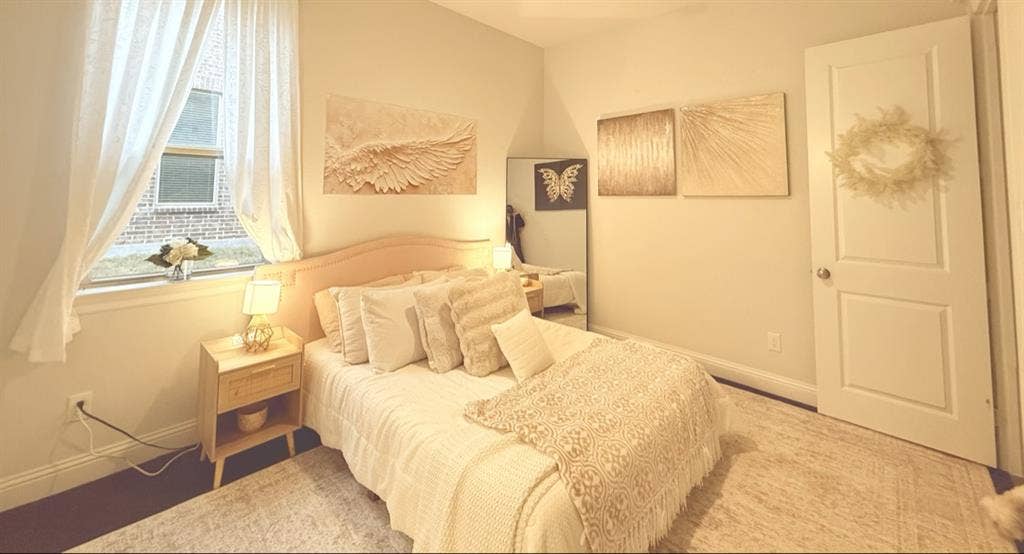 Luxurious room for rent in Frisco.