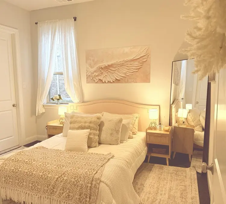 Luxurious room for rent in Frisco.