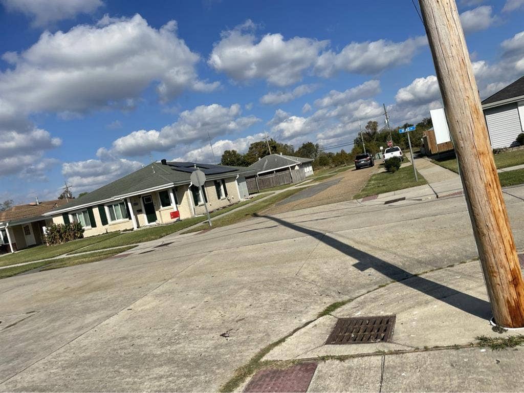 Looking for a clean roommate