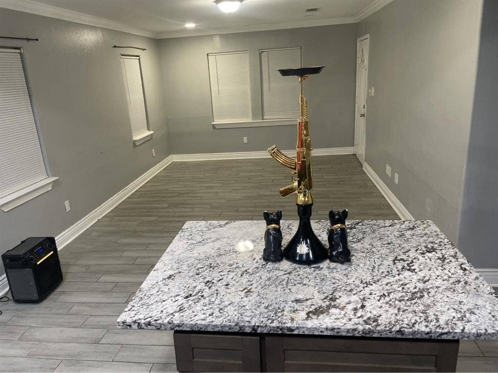 Looking for a clean roommate