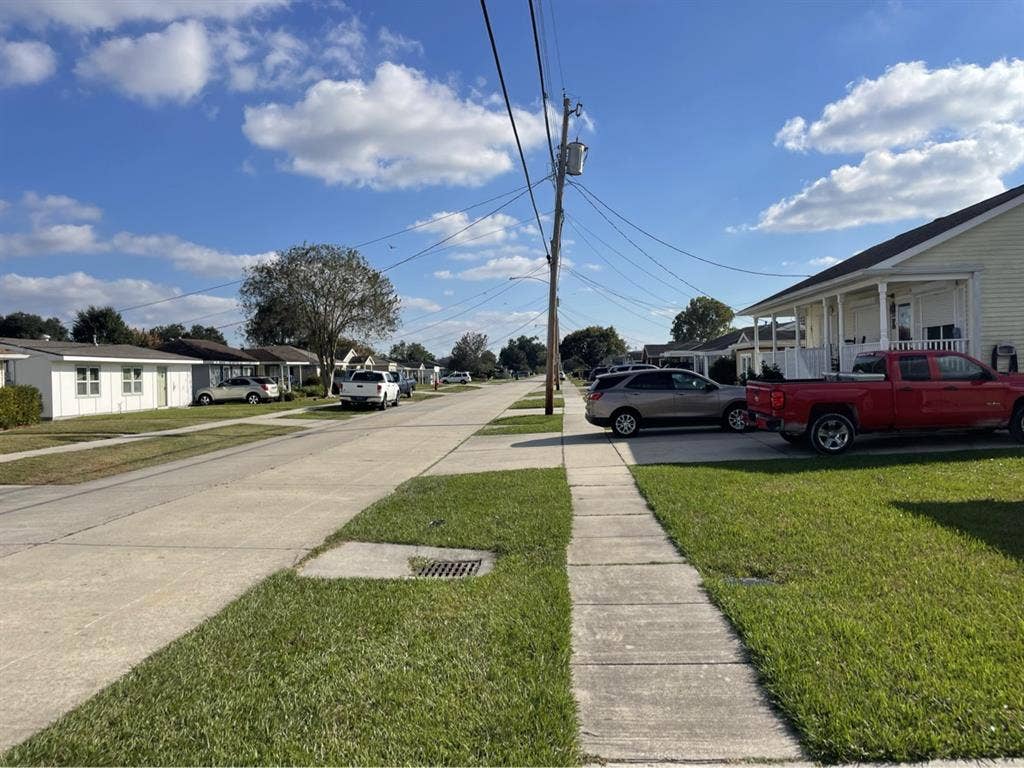 Looking for a clean roommate