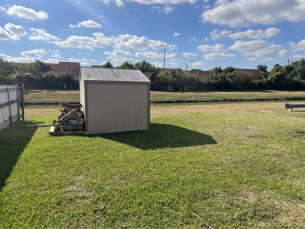 Looking for a clean roommate