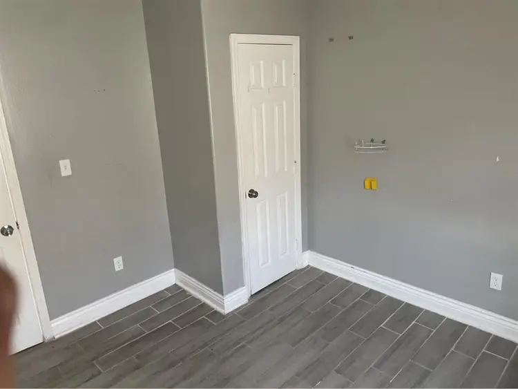 Looking for a clean roommate