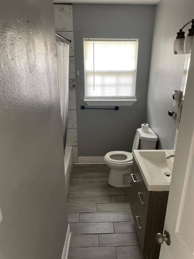 Looking for a clean roommate