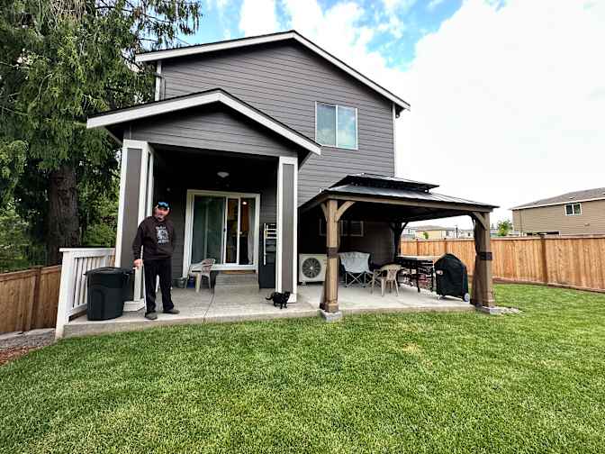 LARGE Room For Rent- Salmon Creek