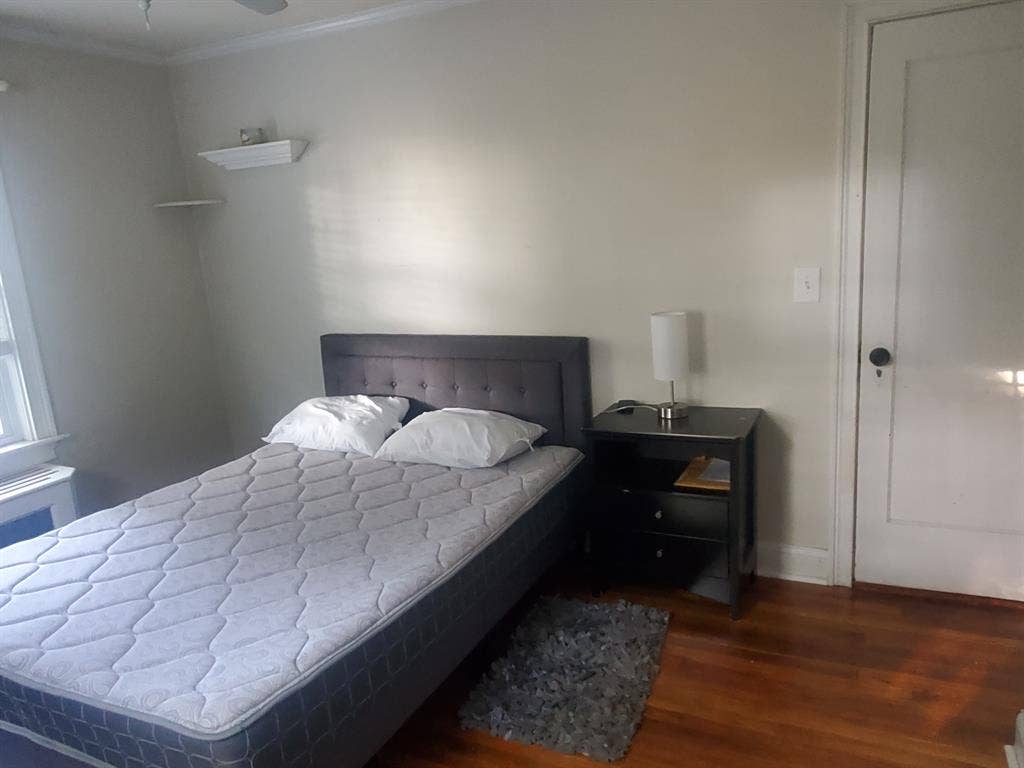 Cozy Private Room in Single-Family