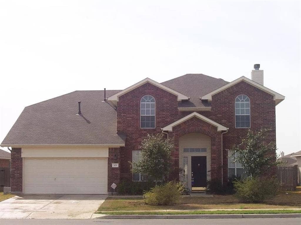 LARGE room in twentyfourhundredhous