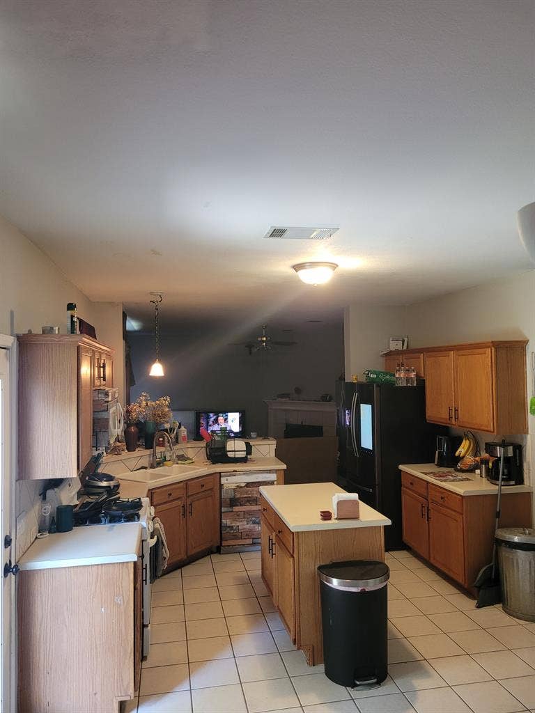 LARGE room in twentyfourhundredhous